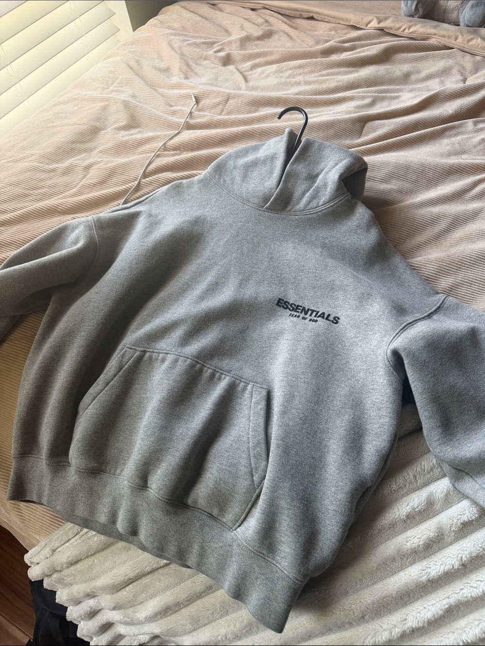 Men’s Small Grey Essentials Hoodie Sweater
